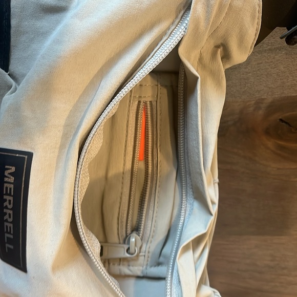 Merrell crossbody bag, gently used - Picture 3 of 5